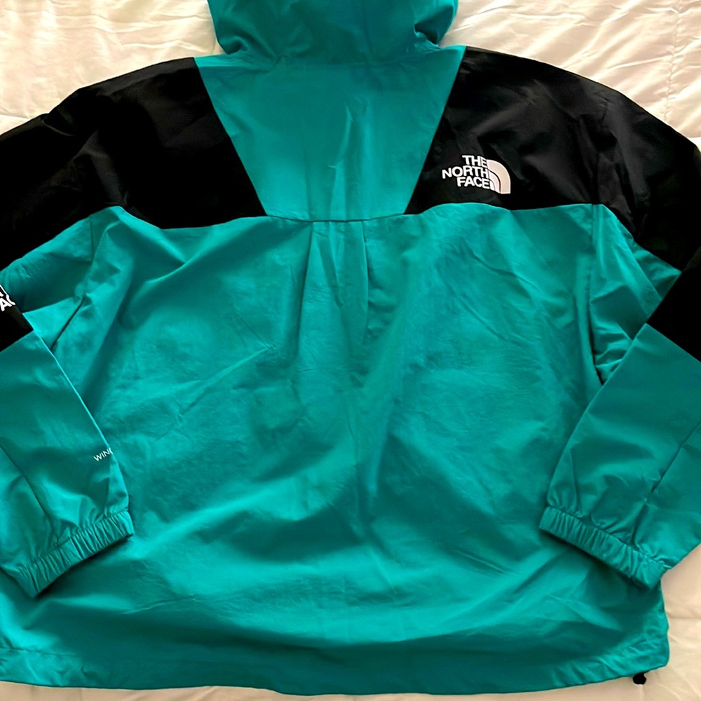 North Face Relaxed Fit Wind Wall Jacket